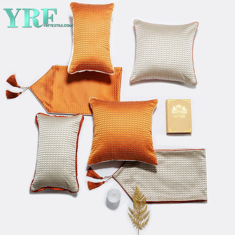 Vysoce kvalitní resortní precizní satén, pohodlný a měkký oranžovohnědý dekorační polštářek